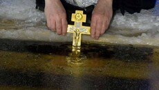 Працівника Рівнеоблводоканалу звільнили за освячення води священником УПЦ