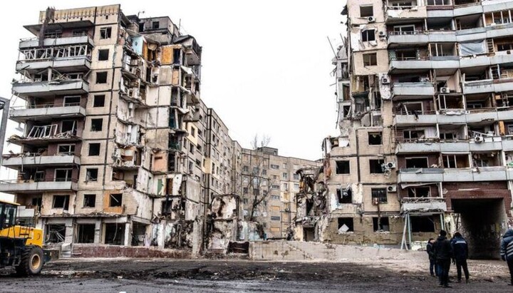 Жилой дом в г. Днепр после попадания ракеты. Фото: bbc.com
