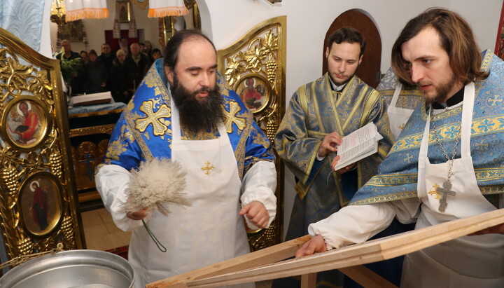 Єпископ Андрій освятив храм у Миколаївці. Фото: eparhia.dp.ua