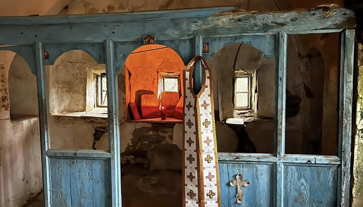 Mănăstirea Pantocrator a donat în folosința BOaU o chilie dărăpănată. Imagine: pagina de Facebook a lui V. Rudnitski