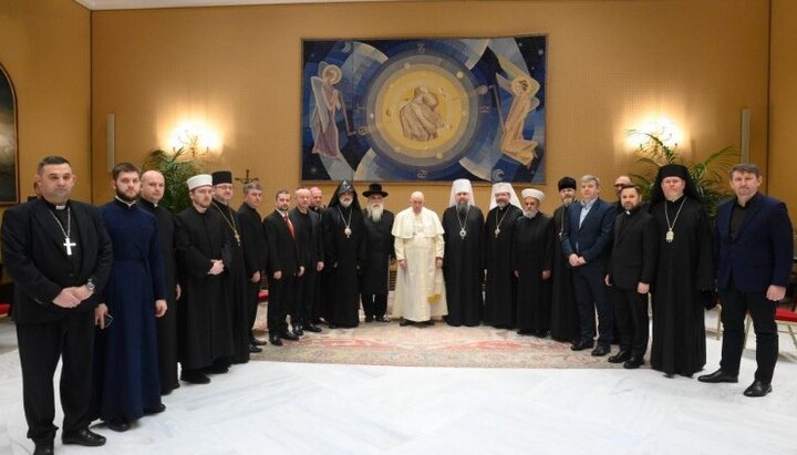 Papa Francisc la o întâlnire cu delegații Bisericilor ucrainene. Imagine: vaticannews.va