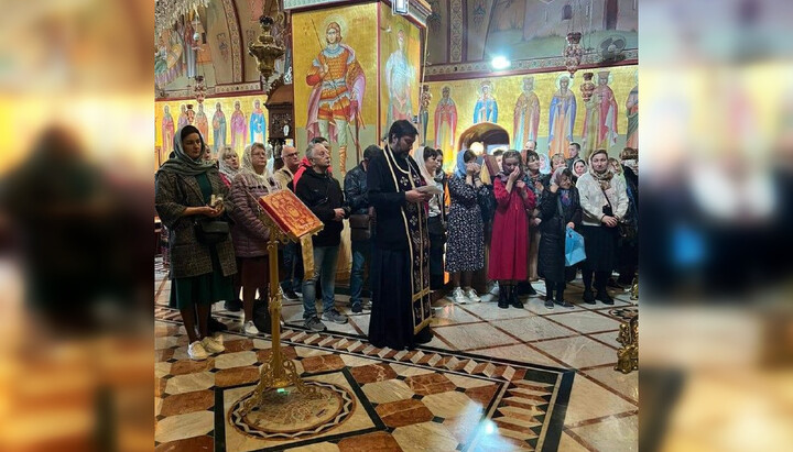 Украинские паломники молятся на Святой Земле. Фото: страница Марии Запорожец в Facebook