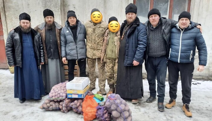 Священники УПЦ и воины ВСУ. Фото: Facebook Виньковецкого благочиния Хмельницкой епархии