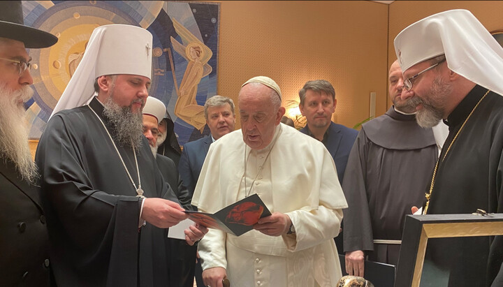 Dumenko, the Pope, and Shevchuk. Photo: pomisna.info