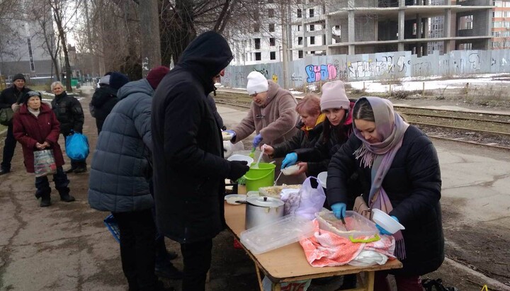 В Запорожье приходы УПЦ каждое воскресенье кормят до 200 нуждающихся