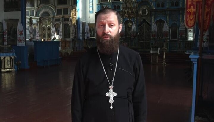 Rector of the Intercession Church of the UOC, Archpriest Mykhailo Pavliuk. Photo: screenshot from the video on the 1KozakYoutube channel