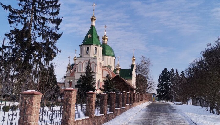 Храм св. великомучениці Параскеви у с. Блиставиця. Фото протоієрея Ілії Солкана