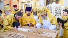 Митрополит Мелетий освятил обновленный престол в храме Черновцов