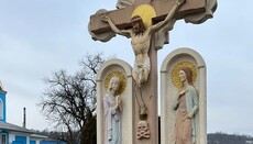 В Винницкой области вандалы изуродовали распятие и разбили окна в храме УПЦ