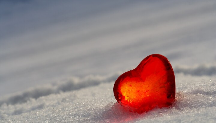 Сердце в снегу. Фото: © Flickr/Etolane