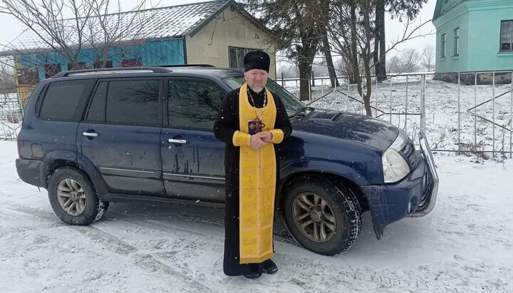 Хмельницкая епархия передала ВСУ внедорожник