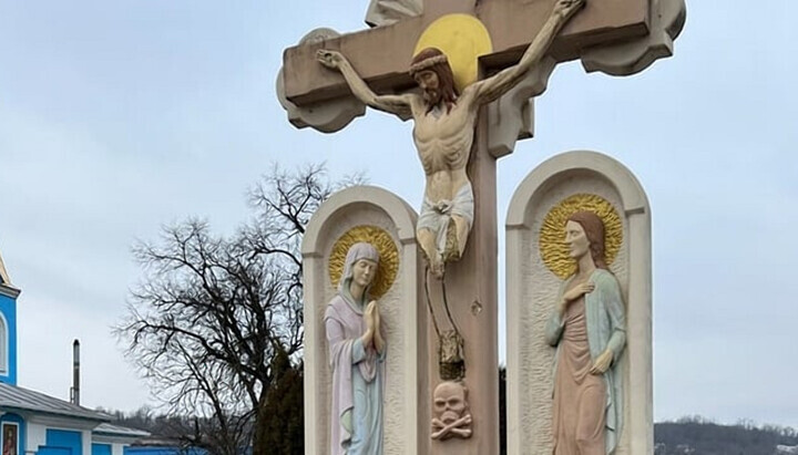 Акт вандализма в поселке Мурованые Куриловцы. Фото: news.church.ua