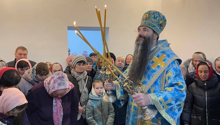 Митрополит Варсонофий совершил первую Божественную литургию. Фото: eparhia.vn.ua