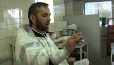 В Бахмуте священник УПЦ, рискуя жизнью, спас сотни людей