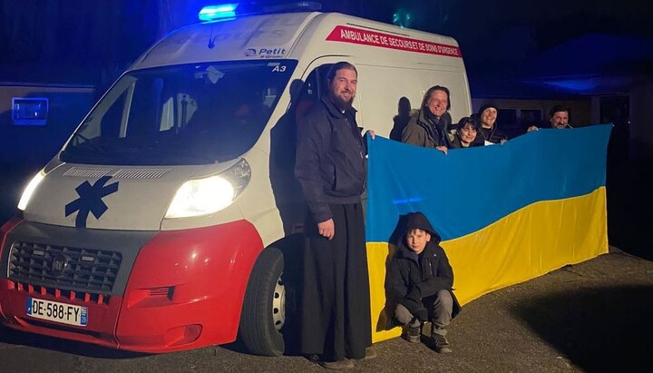 An ambulance for residents of Kherson from a UOC parishioner from Germany. Photo: news.church.ua