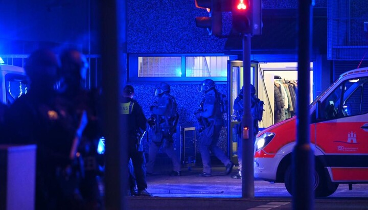 Полиция прибыла на место стрельбы в Гамбурге. Фото: welt.de