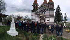 UOC church attacked in Zadubrivka, defenders served summonses