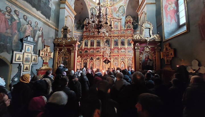 The Lavra is filled with believers. Photo: Viktor Kushnir's FB page