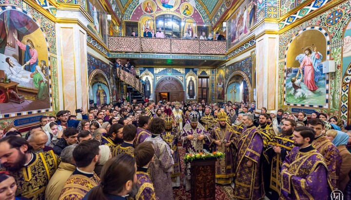 Блаженнейший возглавил всенощное бдение Крестопоклонной недели в Лавре