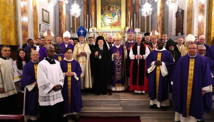 Πατριάρχης Βαρθολομαίος και Αρχιεπίσκοπος Τζάστιν Ουέλμπι σε καθολική λειτουργία. Φωτογραφία: vema.com.au