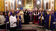 Αρχηγοί του Φαναρίου και των Αγγλικανών παρευρίσκονται στην Καθολική Λειτουργία στην Κωνσταντινούπολη