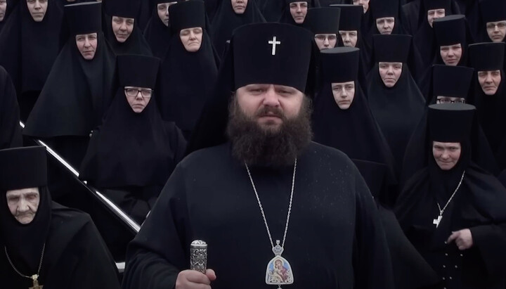 არქიეპისკოპოსი პიმენი როვნოს ეპარქიის მონაძვნებთან ერთად. ფოტო: скриншот YouTube-канала Rivne Church