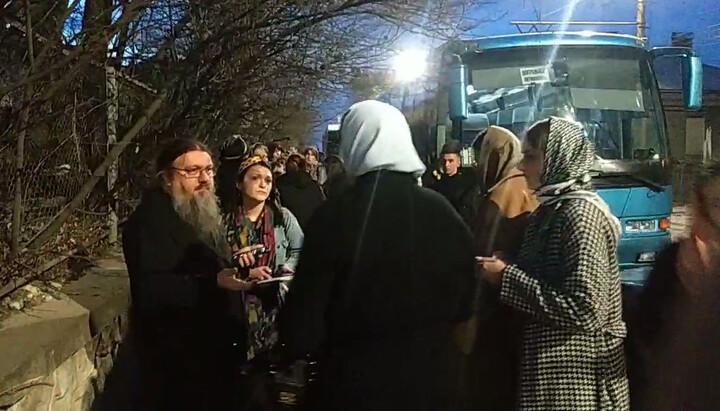 Detention of pilgrims who were on their way to Pochaiv. Photo: screenshot of video facebook.com/orthobuk