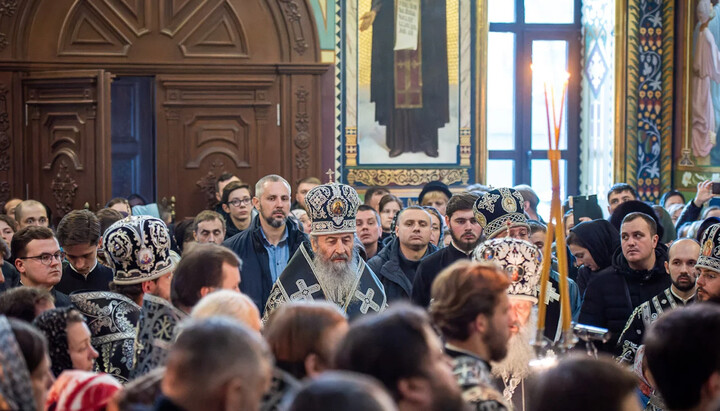 Предстоятель УПЦ на богослужении в Лавре. Фото: news.church.ua