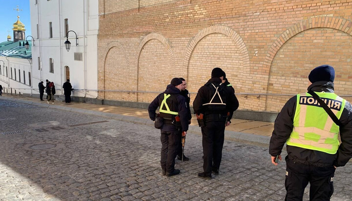 Police on the Lavra territory. Photo: t.me/pravoslavie