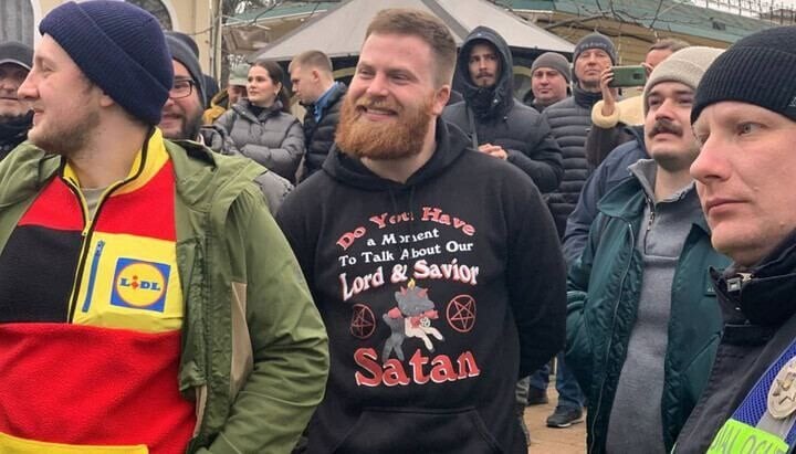 Активисты с сатаной на футболках. Фото: news.church.ua