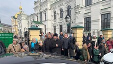 UOC worshippers block the access to St Agapitus of Caves Church