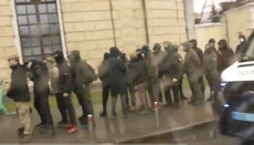Police disperse balaclava-wearing column outside Lavra
