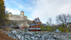 Στο Κάμιανετς-Ποντίλσκι οι αρχές παίρνουν από την UOC δύο ναούς