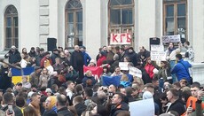 Activists storm UOC Cathedral in Khmelnytsky