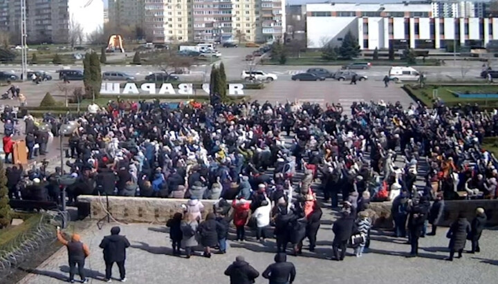 Майдан у Вараші. Фото: t.me/OleksandrMenzu
