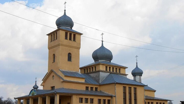 Свято-Михайловский храм в г. Деражня Хмельницкой области. Фото настоятеля прихода  