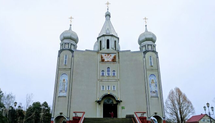 Atacatorii, susținători ai BOaU, au intrat în altarul catedralei Sfântul Arhanghel Mihail din Șepetivka.
