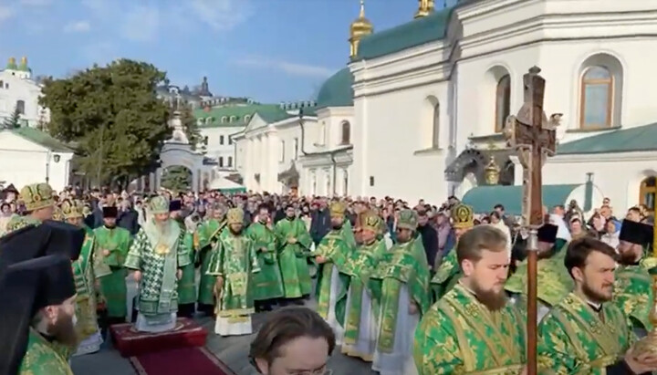 Богослужение в Лавре. Фото: скриншот с YouTube-канала Українська Православна Церква