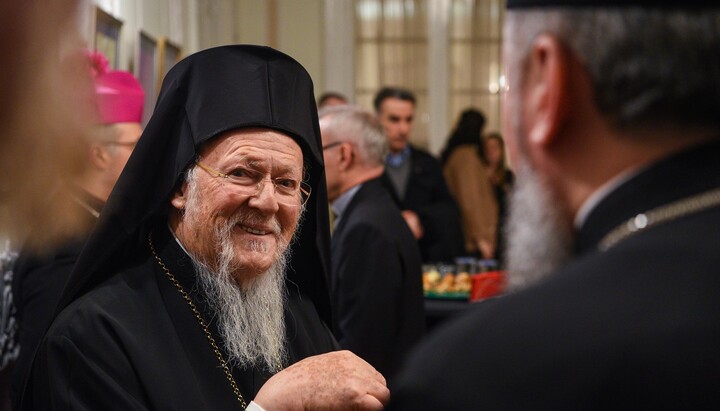 Patriarch Bartholomew listens to Dumenko's report on the situation in Ukraine. Photo: OCU