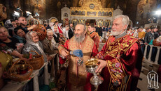 Влада Києва дозволила вірянам перебувати в храмах усю Великодню ніч