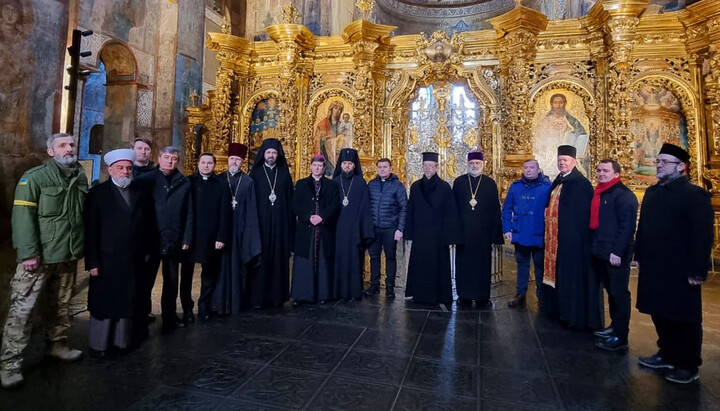 სრულიად უკრაინის ეკლესიათა და რელიგიური ორგანიზაციების საბჭოს წევრები. ფოტო: vrciro.org.ua