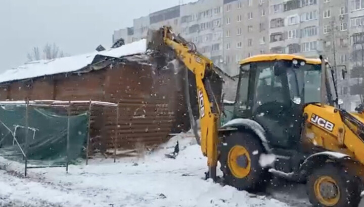 Demolition of the UOC church in Lviv. Photo: a screenshot of t.me/kozytskyy_maksym_official