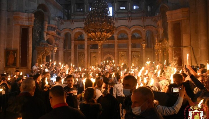 Схождение Благодатного огня. Фото: en.jerusalem-patriarchate.info