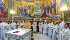 Предстоятель УПЦ возглавил литургию Великой Субботы в Киево-Печерской лавре