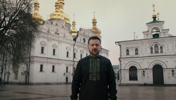 Ο Ζελένσκι έγραψε βίντεο με συγχαρητήρια για το Πάσχα με φόντο τους ναούς της Άνω Λαύρας. Φωτογραφία: στιγμιότυπο οθόνης του καναλιού του Zelensky στο YouTube