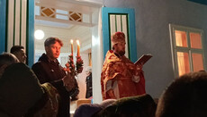 Persecuted UOC community of Zadubrivka celebrates Easter Liturgy at home