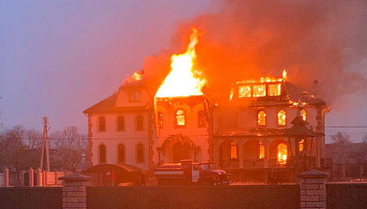 În s. Milievo a fost incendiată biserica Sfântului Iov de la Poceaev. Imagine: Direcția Generală a Poliției Naționale din regiunea Cernăuți