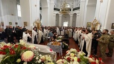 Винницкий архиерей совершил отпевание погибшего на войне прихожанина УПЦ