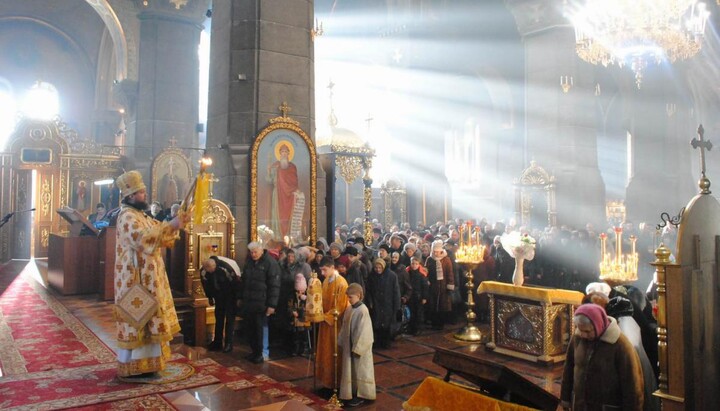 Віруючі Житомирської єпархії на молитві у кафедральному соборі. Фото: пресслужба Житомирської єпархії