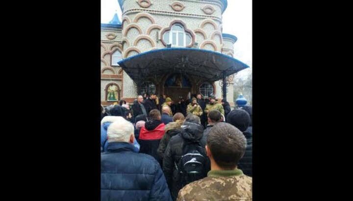 Захваченный храм в Хмельницком. Фото: скриншот Youtube.com